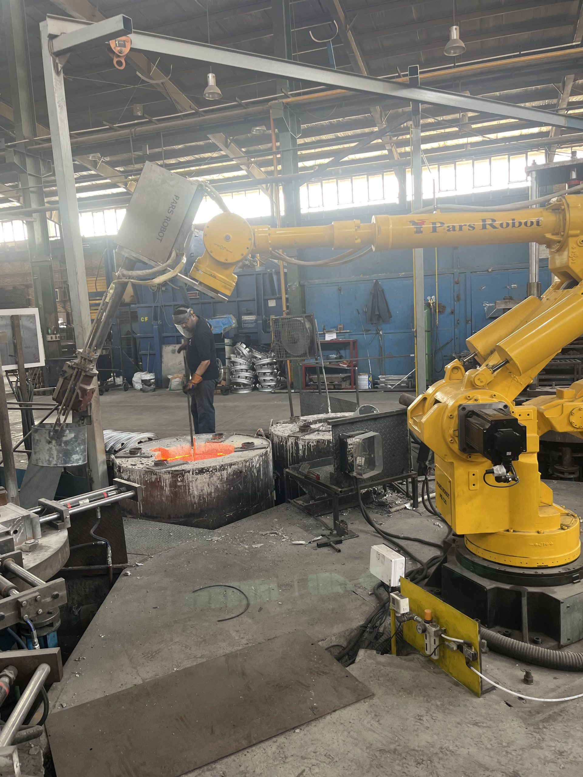 ربات ریخته گری